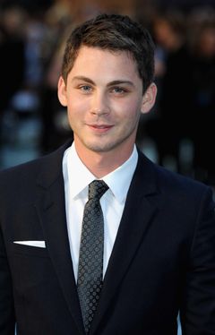 Логан Лерман фото