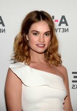 Лили Джеймс