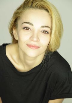 Теона Дольникова фото