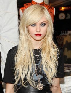 Тейлор Момсен фото