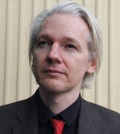 Джулиан Ассанж фото