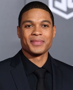 Рэй Фишер фото