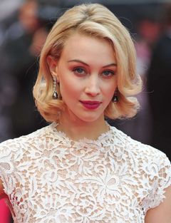 Сара Гадон фото