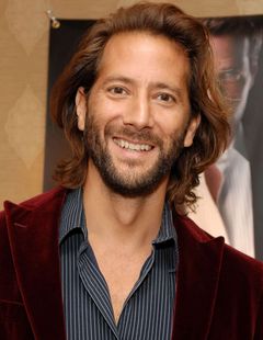 Генри Иан Кьюсик фото