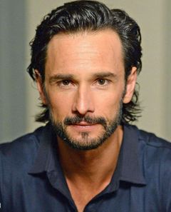 Родриго Санторо фото